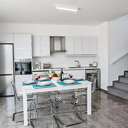 Prol23, New And Modern 2bdr With Pool, Close To The Hotel